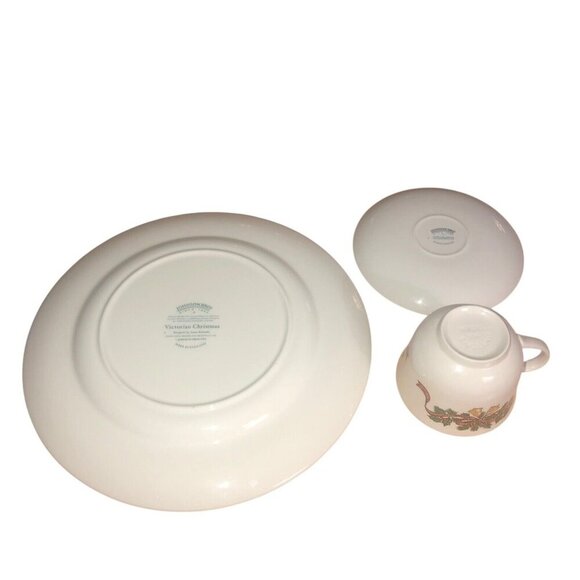 JOHNSON BROTHERS "Victorian Christmas" Set 3 Plate Saucer Cup Dinnerware England - Picture 3 of 5